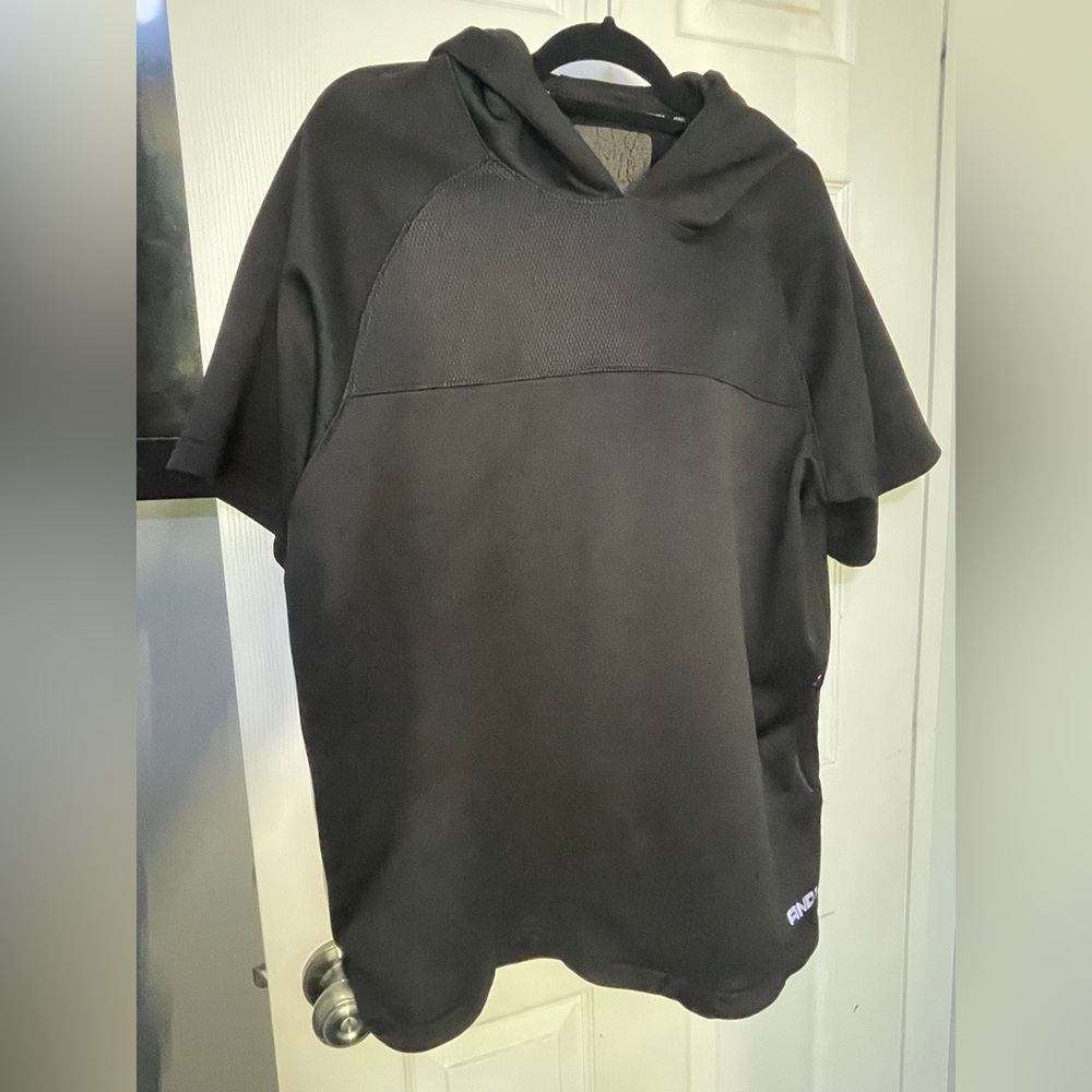 AND1 Men's Black Short Sleeve Pullover Hoodie 100% Polyester Zipper Pocket XL